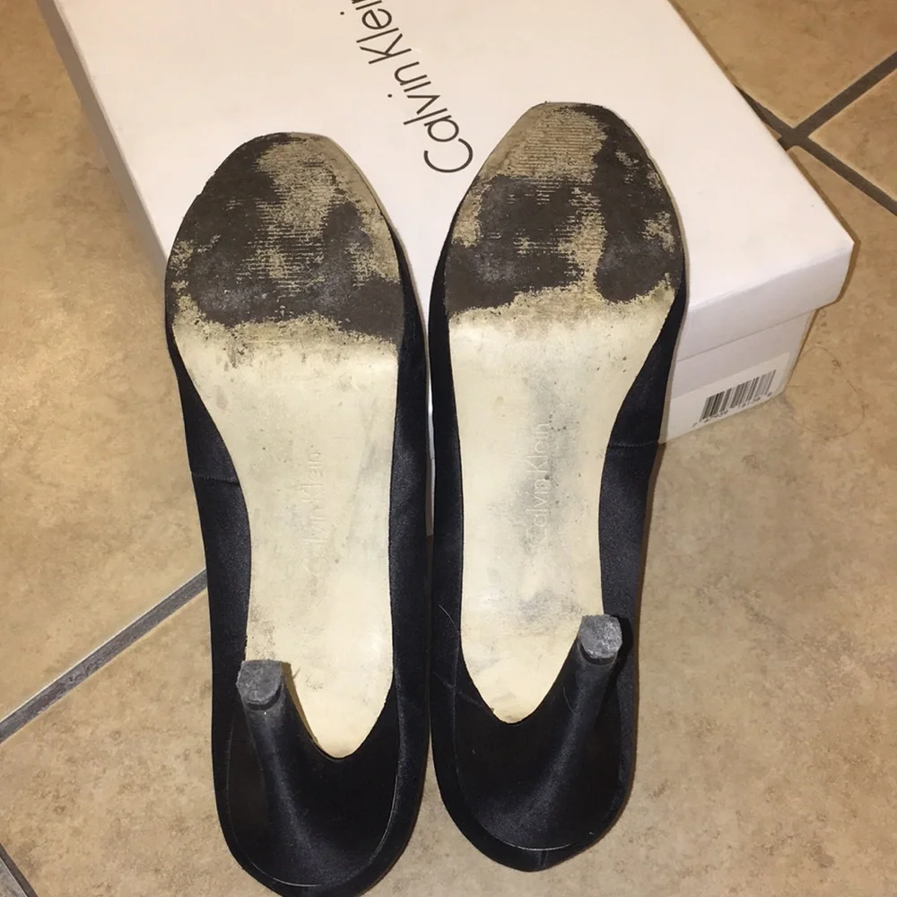 Calvin Klein; Satin. 8.5M
